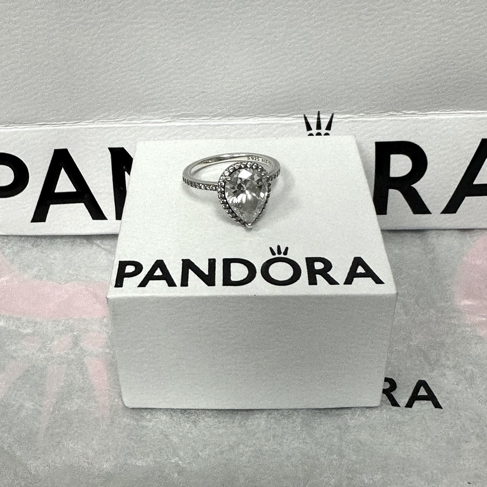 💥 Pandora Sparkling Teardrop Halo Ring 💥